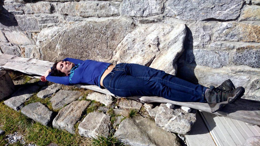 Ivana intanto si gode il sole svaccata sulle panche.....e chi l&#039;ammazza! ;)