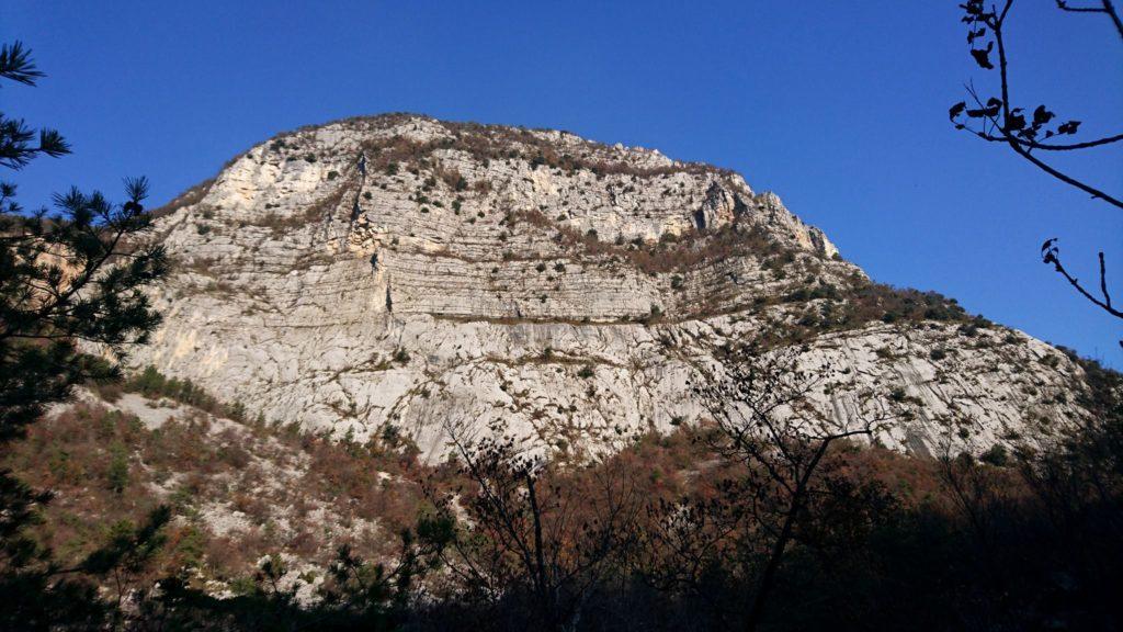 Il fianco della montagna appena salita