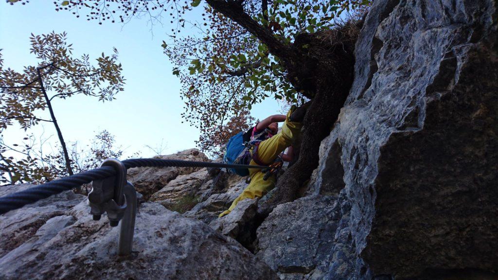 Erica in uno degli utlimi pezzi scalabili della ferrata