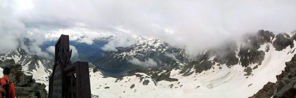 180° della cima in direzione del lago di Stuetta