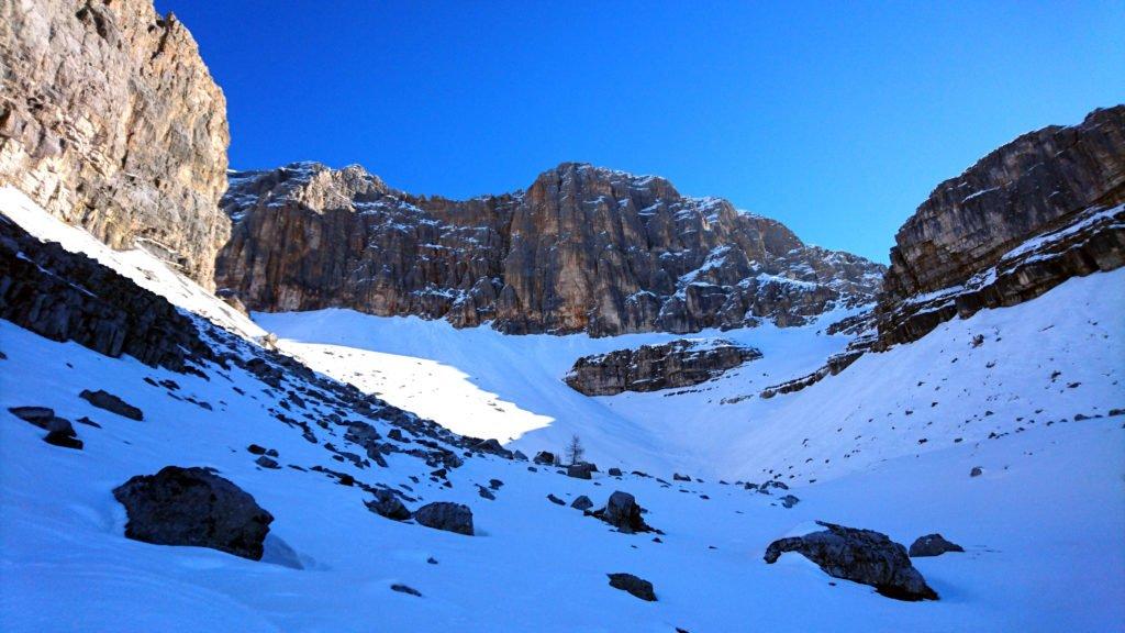 La bella piana nevosa al termine della prima rimonta