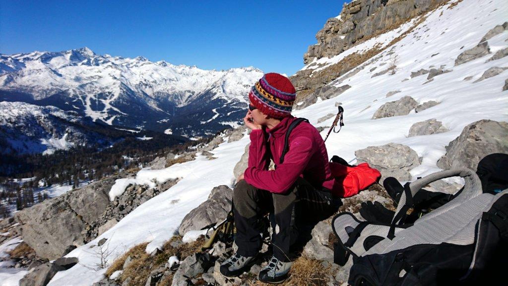 Erica riposa 5 minuti e si gode lo splendido paesaggio dal primo pianone