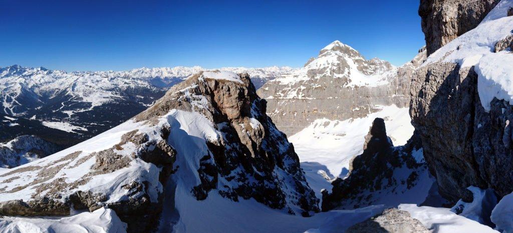 Vista a 180° in direzione della cresta e della val Gelada