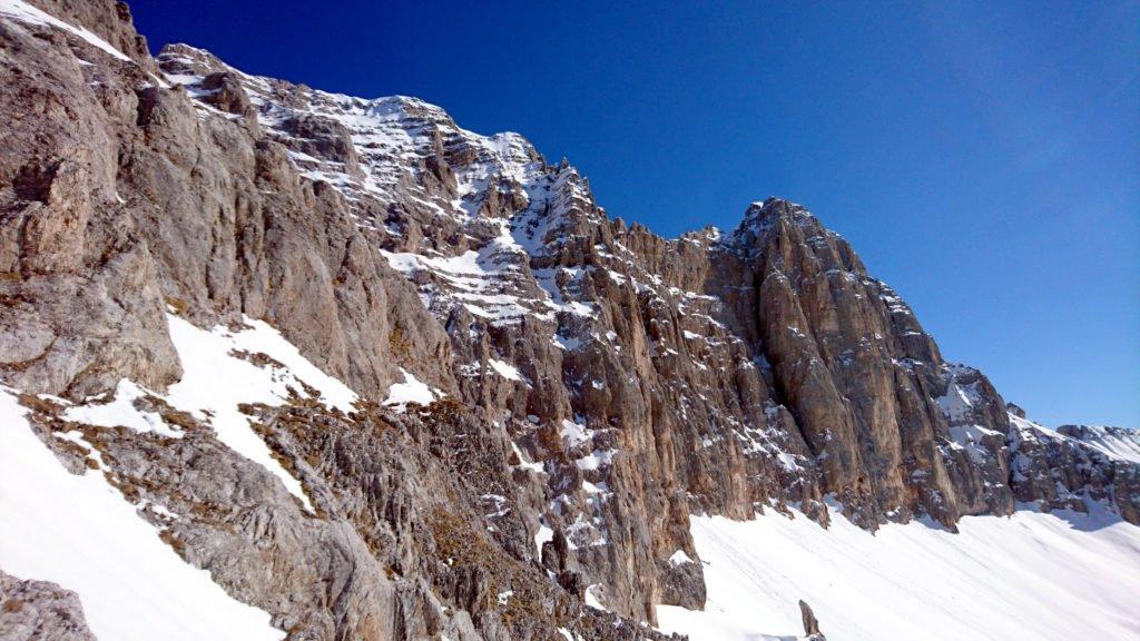 Vista verso i gruppi rocciosi della Pietra Grande