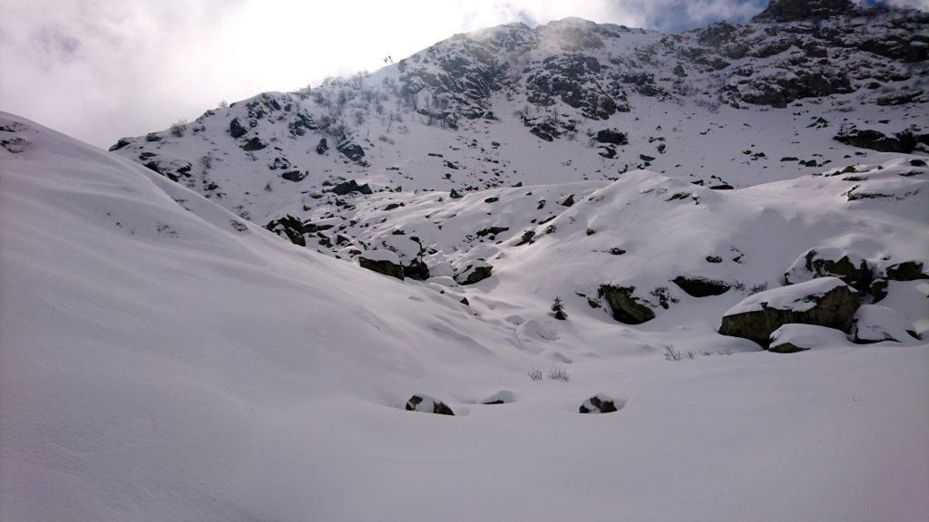 Il sottile ma gradevole manto di neve che ha coperto il Monte Mucrone