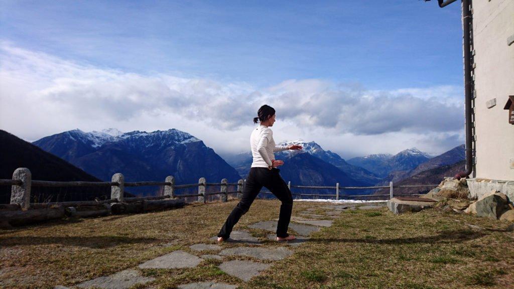 già che siamo qui, e abbiamo tutta l’attrezzatura per dormire, decidiamo di approfittare del locale invernale del Parpinasca: abbiamo ancora parecchie ore di luce davanti, ci sta anche un po’ di tai chi