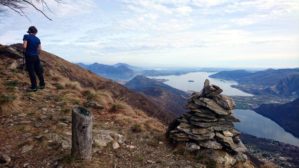 su questo versante i margini della Val Grande sono tutt’altro che wild: ci sono cartelli, ometti, i sentieri sono comodi e ben segnati. Ne risente l’ambiente, che pur restando magnifico, è frequentatissimo da famiglie, coppiette, bambini: impossibile pensare di intravedere qualche animale selvatico, visto il chiasso che le troppe persone producono.