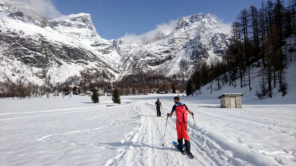 La piana in tutto il suo splendore, con la Rossa che si mostra in tutta la sua bellezza. Stavolta si cambia. Gita che dico io, per una volta!