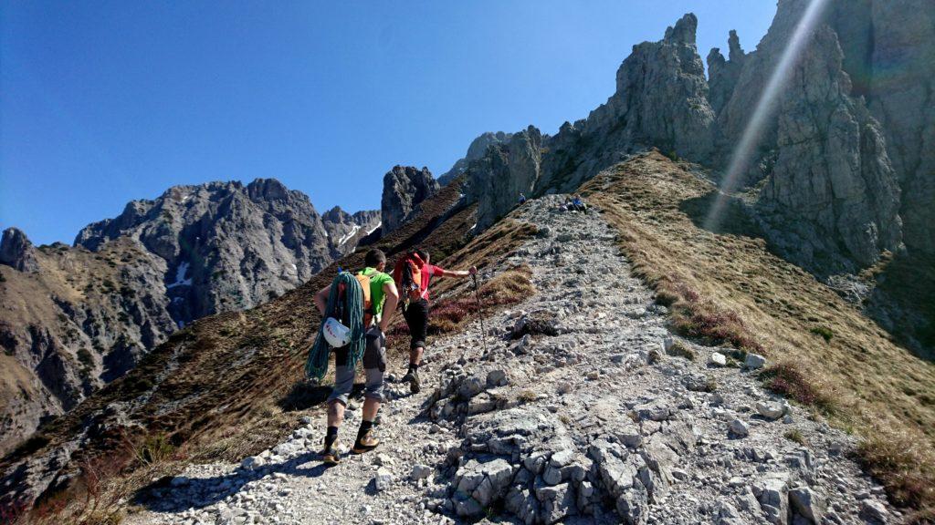 Ma noi dobbiamo proseguire verso il colle Garibaldi che si trova qualche minuti più a monte