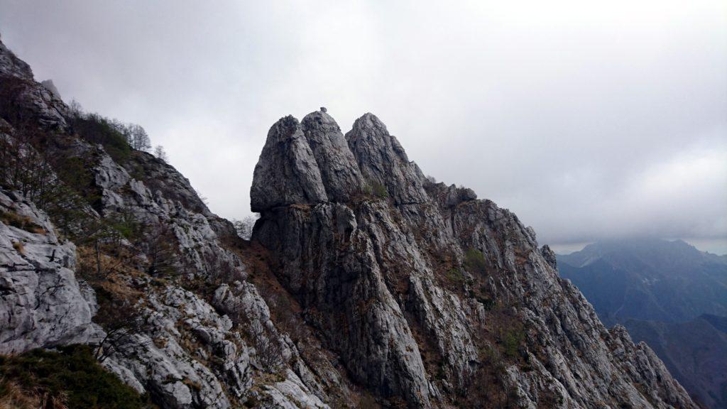 Vista di quello che dovrebbe essere il Torrione Figari, dove c'è sicuramente un altra via di arrampicata perché abbiamo visto un'altra cordata che ci saliva