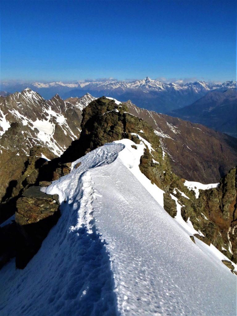 Prima di scendere facciamo due passi anche noi sulla bella cresta