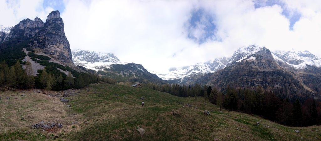 Eccoci allo splendido alpeggio della malga Senaso di sotto. Da qui si inizia a godere appieno del paesaggio alpino delle dolomiti