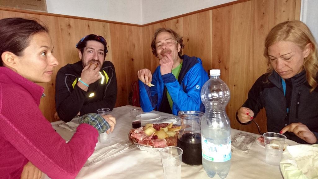 Eccoci pronti a gustare l&#039;antipasto in questo meraviglioso rifugio!! Oggi ci hanno proprio viziati. Chapeau!!!
