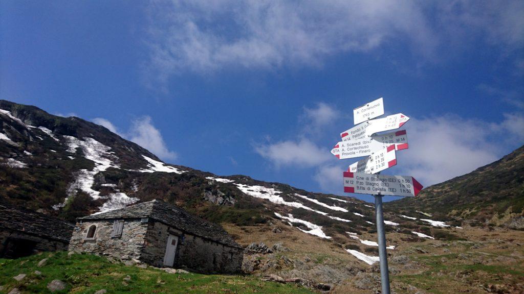 il piccolo alpeggio di Cortenuovo, pochi minuti sotto l'alpe Scaredi