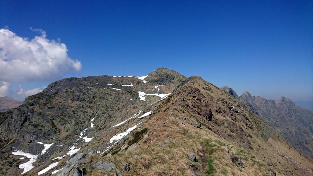 Risalgo per cresta fino alla neve e poi rifaccio di nuovo al contrario i pericolosi traversi dell'andata