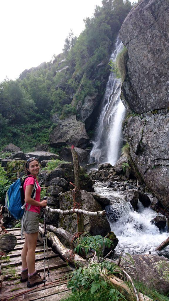 Erica sul ponticello della cascata della Merdarola