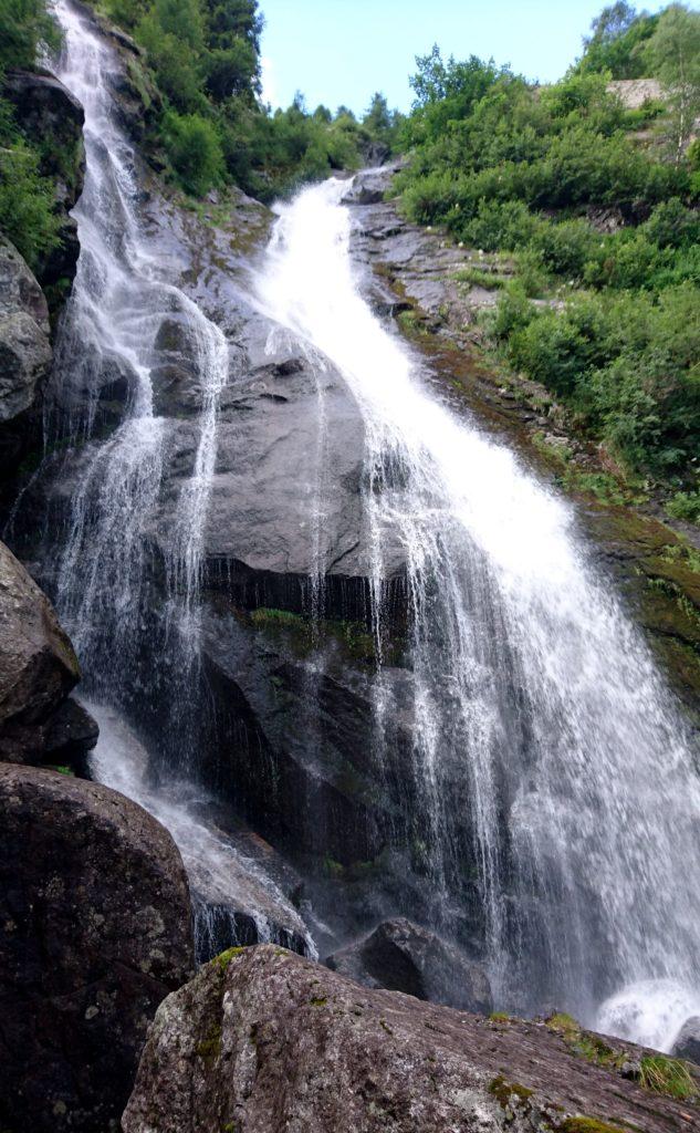 Altra prospettiva della bella cascata della Merdarola