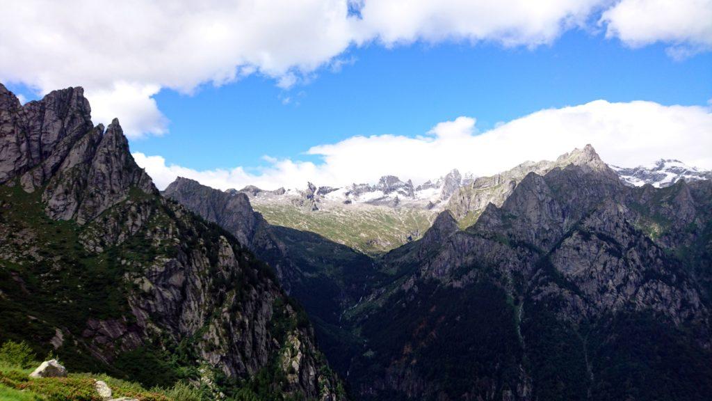 vista sul lato opposto verso la val Porcellizzo e le sue cime