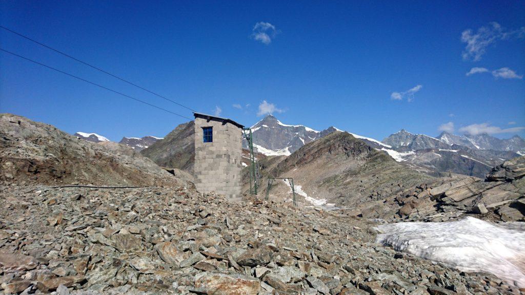 Eccoci al termine dello skilift. Da qui in poi si scende per sfasciumi e poi si risale sul versante opposto dello Joder fino all&#039;attacco