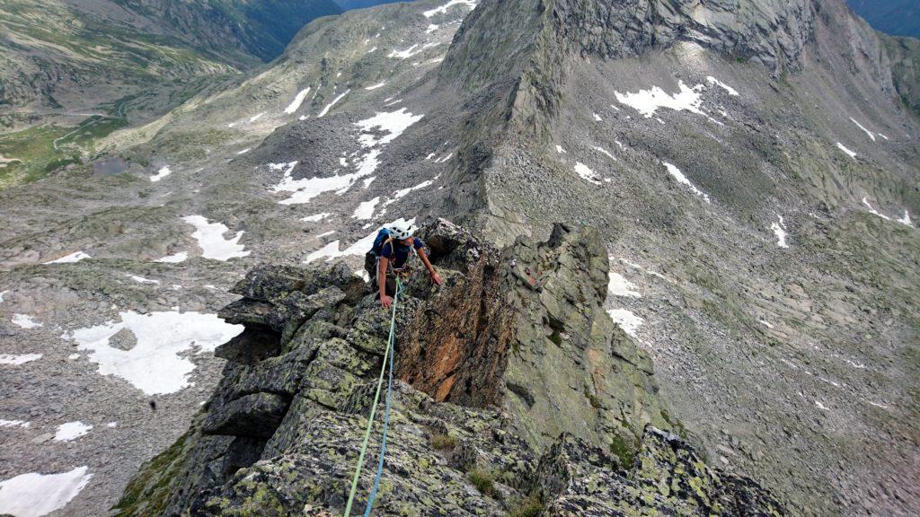 Erica rimonta in cresta al termine dell&#039;ottavo tiro. Ci aspetta solo l&#039;ultima placca e poi abbiamo finito le difficoltà