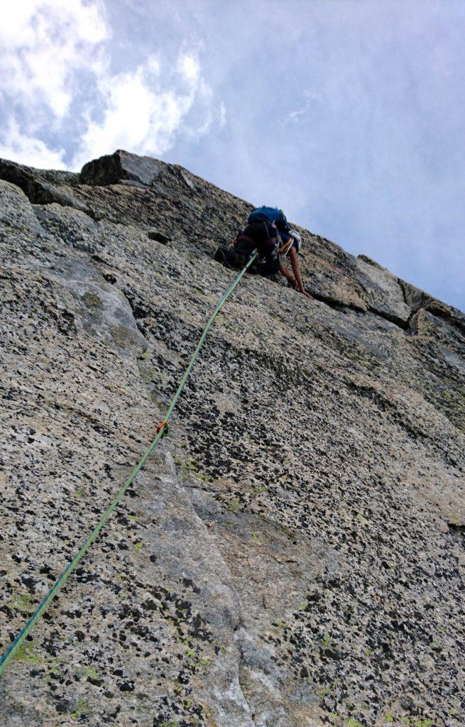 Erica impegnata sull'ultima bella placca della via. Anche qua se l'è sentita e si è portata a casa un bel tiro