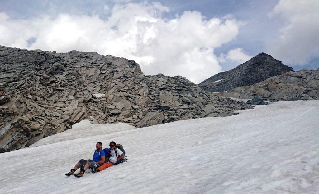 Ultima discesa modello bob, stavolta in tandem, lungo la pista dello skilift. Giusto per farci due risate