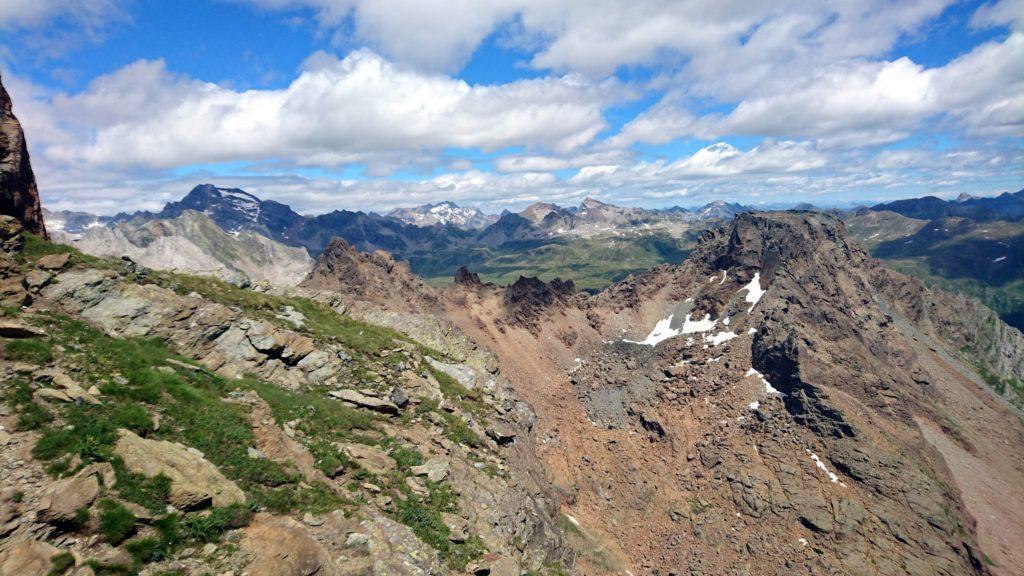 Ancora paesaggio verso est. Dietro a quella cresta c'è il lago di Devero