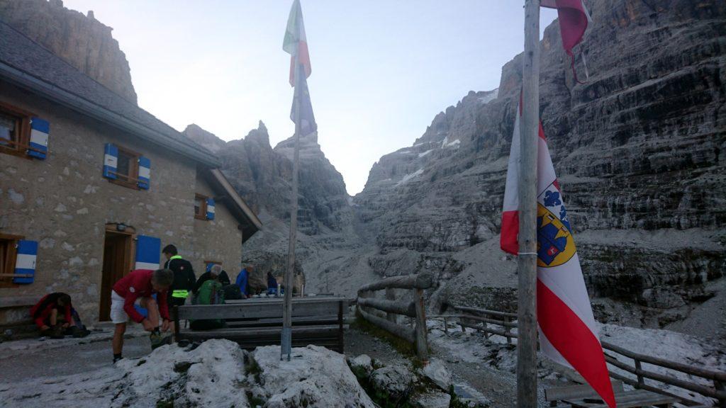 Vista della bocca di Tuckett spelata come non mai. Immagine molto triste