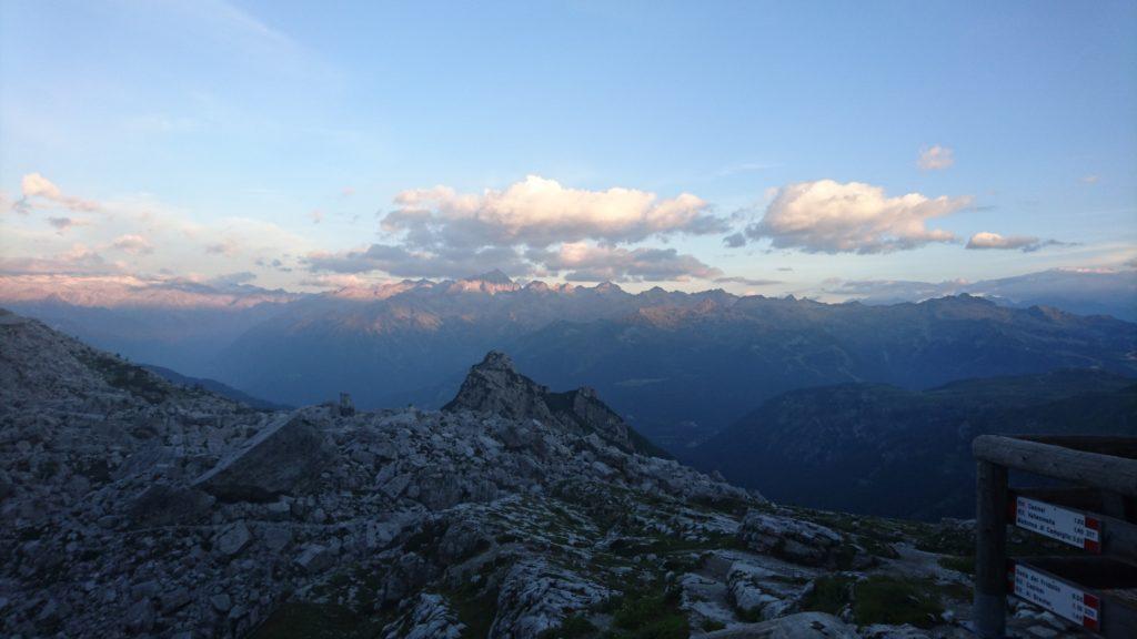L&#039;alba verso il gruppo della Presanella