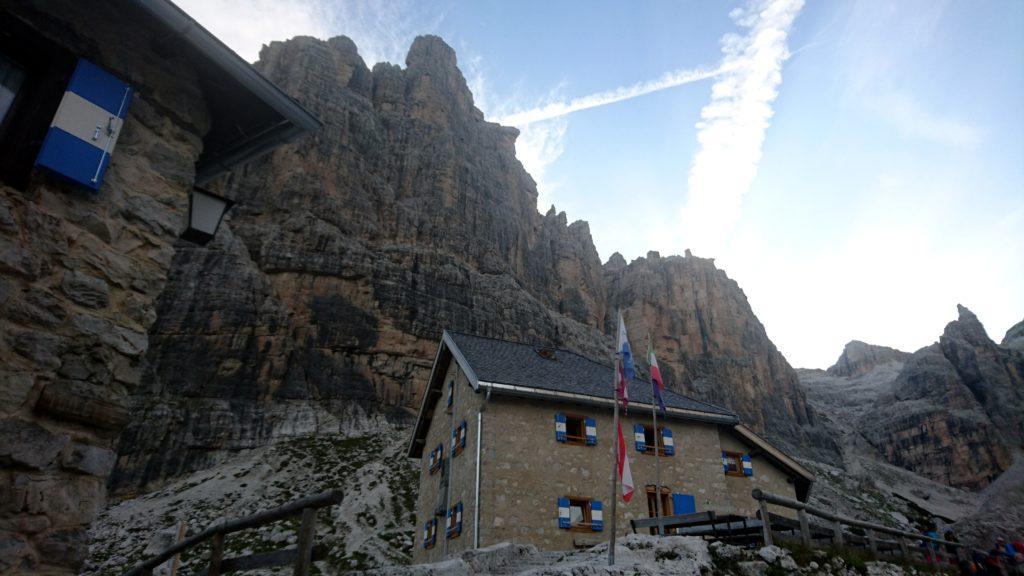 Altro sguardo verso il Castelletto. L'attesa è snervante. Vogliamo scalare!!!