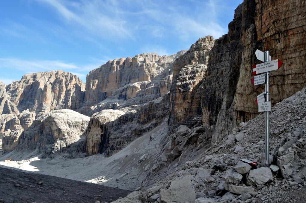 uno sguardo all&#039;Alimonta prima di attaccare la ferrata