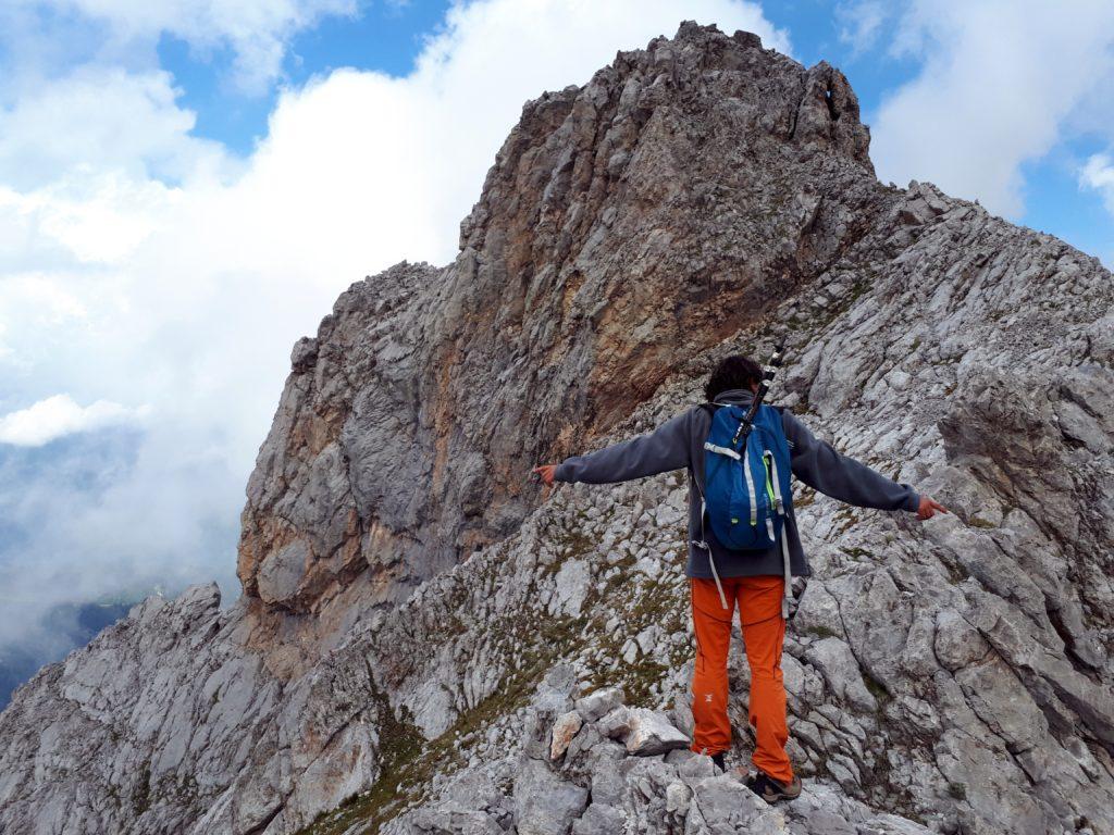 Siamo ormai agli sgoccioli: ultimo tratto di cresta orizzontale, poi breve arrampicatina fino in vetta