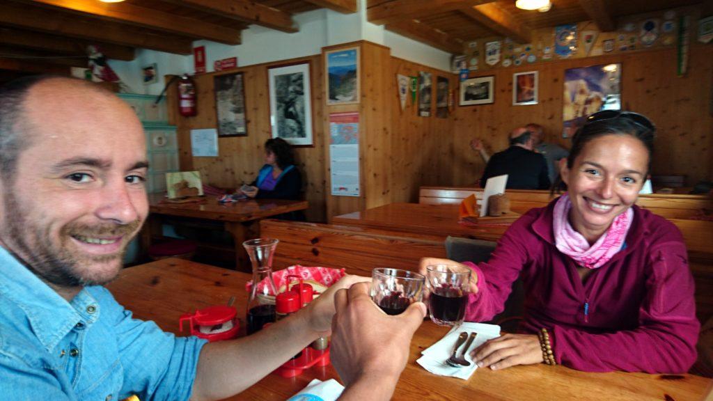 pausa pranzo alcolica: notare la mano mossa del fotografo ;)