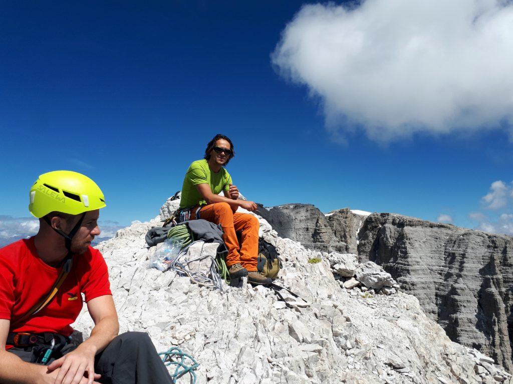 meritata pausa sulla vetta della Cima d'Ambiez