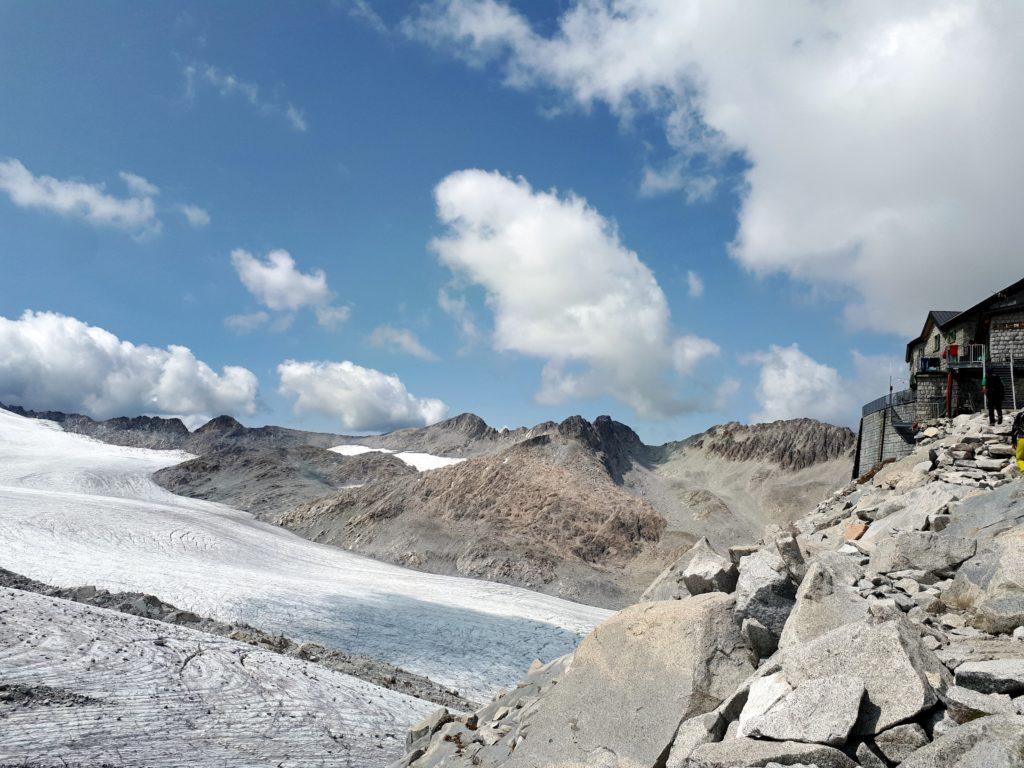 in vista dei Caduti dell'Adamello