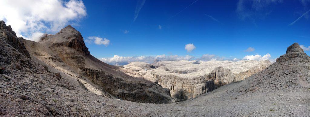 panorama verso la Val de Mesdì, nel cuore del Sella