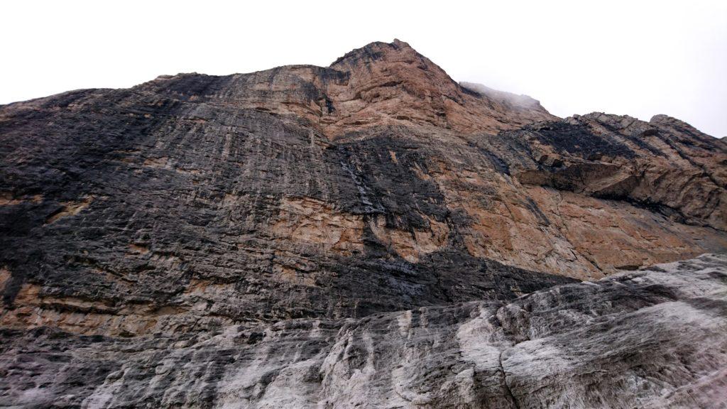 il paretone est della Cima d'Ambiez, dove sono presenti molte vie di arrampicata