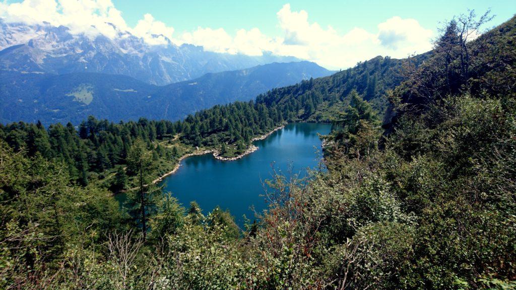 Il lago di Vacarsa visto da poco a monte. Decidiamo di fermarci per fare una pucciatina