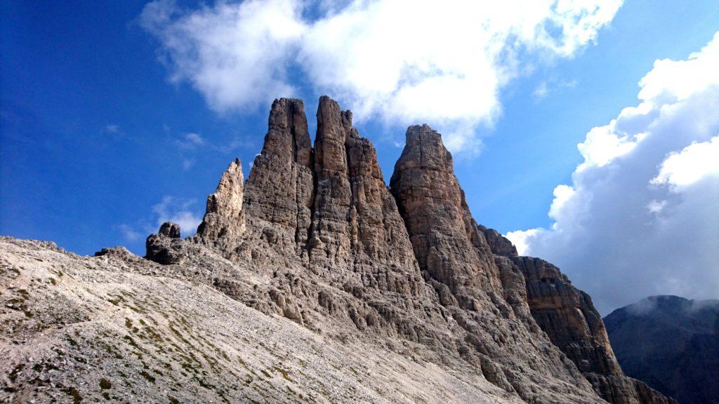 Giunti al rifugio, le Torri del Vajolet sono proprio lì di fronte e si possono gustare da vicino