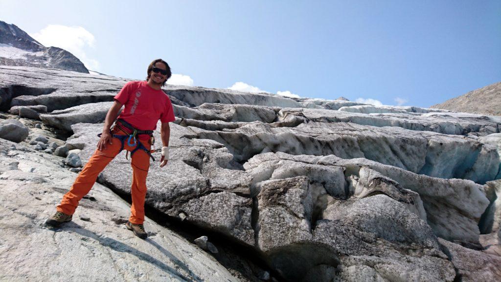 Gabriele poco contento di essere sul ghiacciaio dell'Adamello