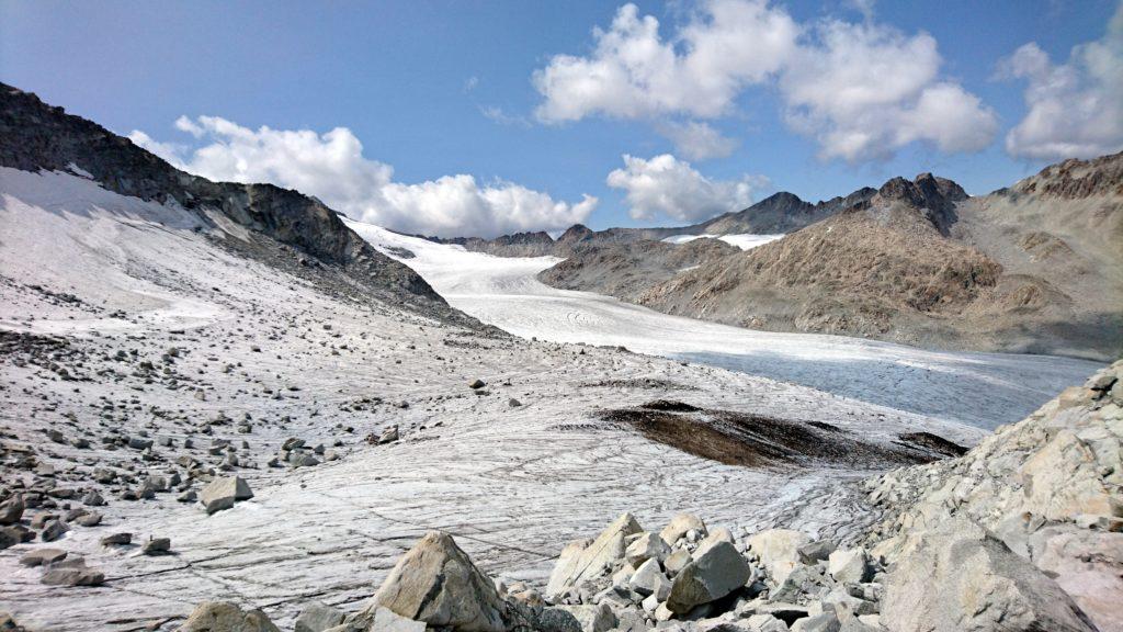 siamo ormai al Passo della Lobbia Alta, a pochi metri dal Rifugio