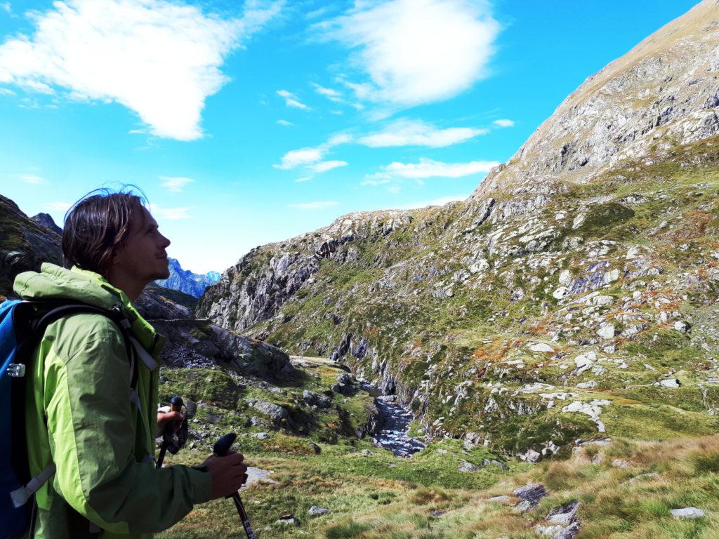 siamo ormai in prossimità del nostro bivio. Con lo sguardo, studio la valle che ci apprestiamo a risalire