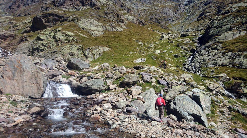 altro guado verso il lago della Malgina. Da questo punto, si risale un pezzo sul versante destro del fiume