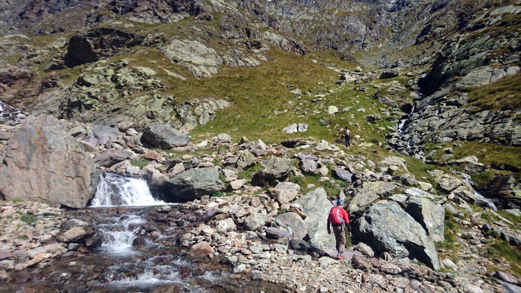 altro guado verso il lago della Malgina. Da questo punto, si risale un pezzo sul versante destro del fiume