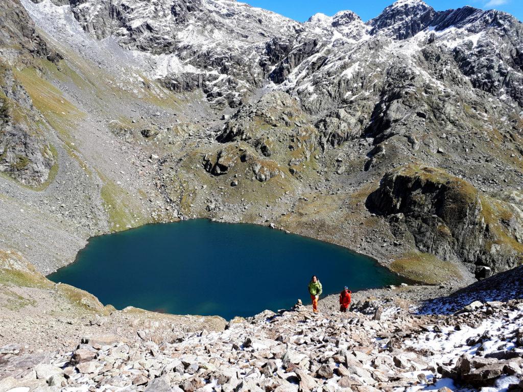 Splendida vista del lago della Malgina lungo la salita versos il passo