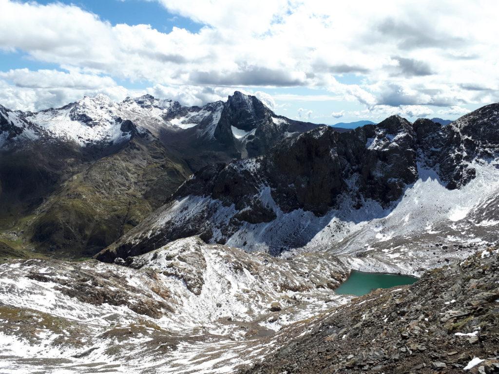 altra fotazza verso valle che regala un'altra inquadratura del lago senza nome sempre più cuoricioso! (e il Recastello sullo sfondo)