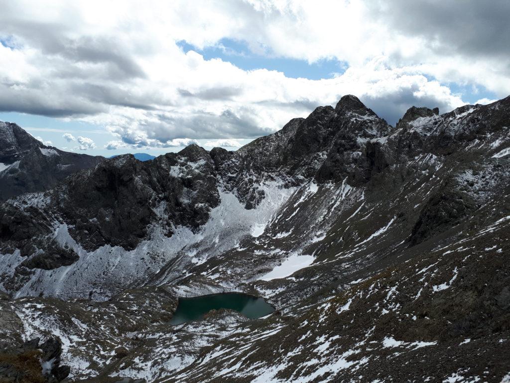 visto che purtroppo la Valmorta è impraticabile per la neve, ci tocca ridiscendere dallo stesso itinerario....che comunque, schifo non ci fa.. ;)