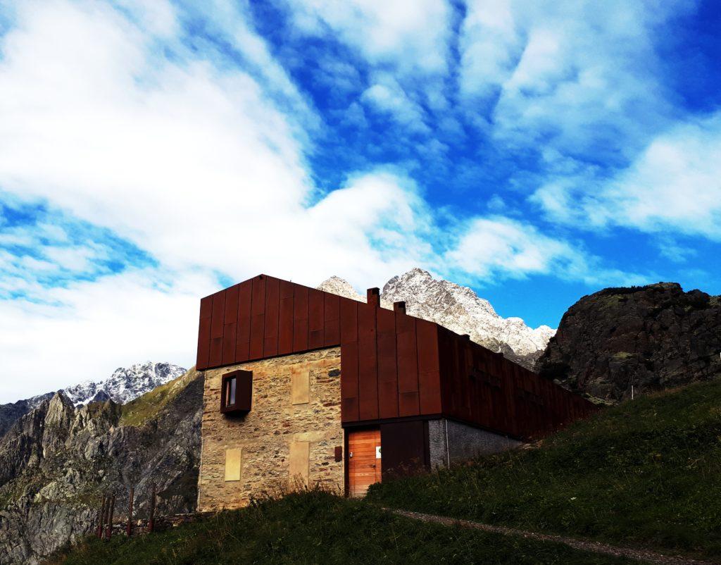 il nuovo ostello al rifugio Curò che è stato di recente ristrutturato e che è l&#039;ostello più alto d&#039;Italia