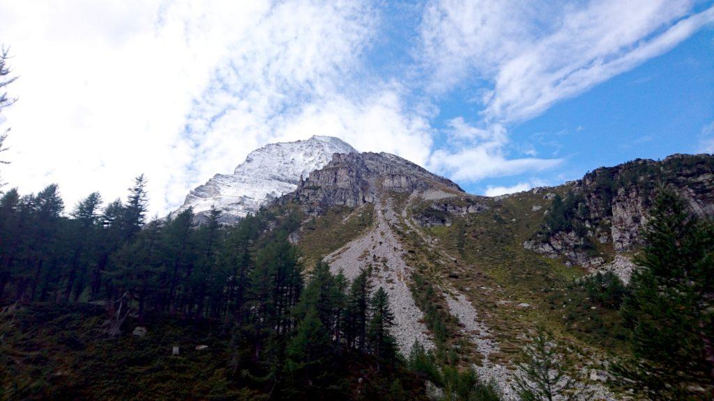 la sagoma del Monte Leone, alla quale a breve ci avvicineremo