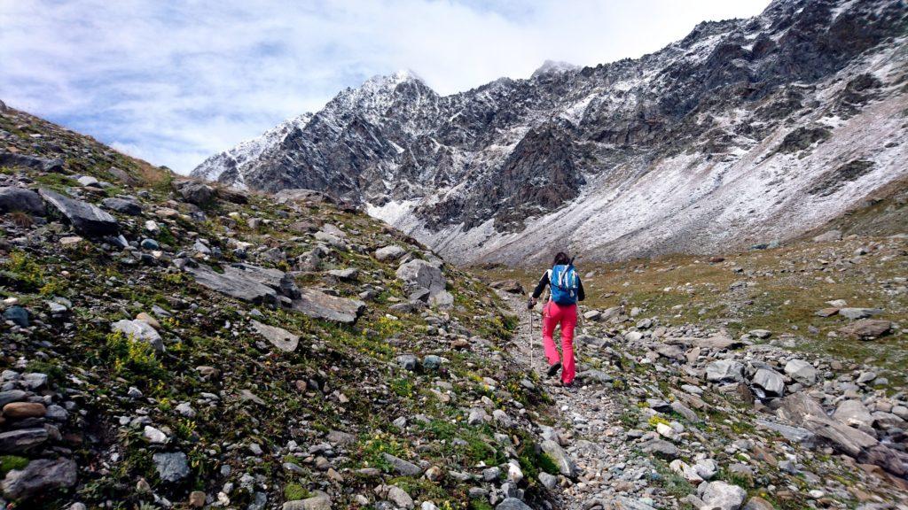 imbocchiamo il sentiero che conduce fino alla Bocchetta d'Aurona